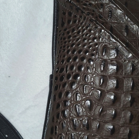 Thomas Leathers The DAZ (Double Angled Zipper) Crossbody Bag - Picture 14 of 16